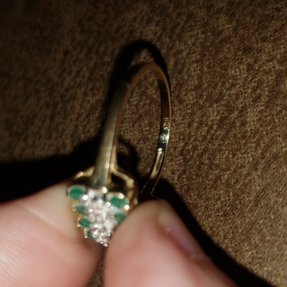 10K Emerald and Diamond Ring Size 7 - Picture 4 of 4